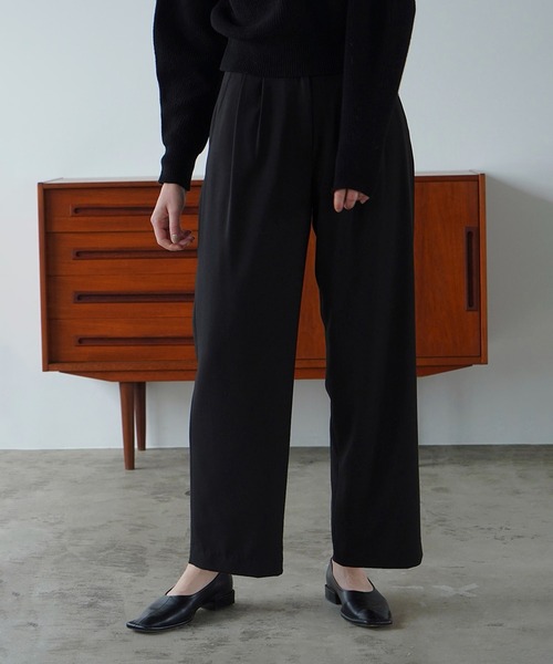 CLANE(クラネ)の「BASIC TUCK PANTS(その他パンツ・レディース・ボルドー/ベージュ/アイボリー/ブラック・0/1/2)」の3枚目の写真
