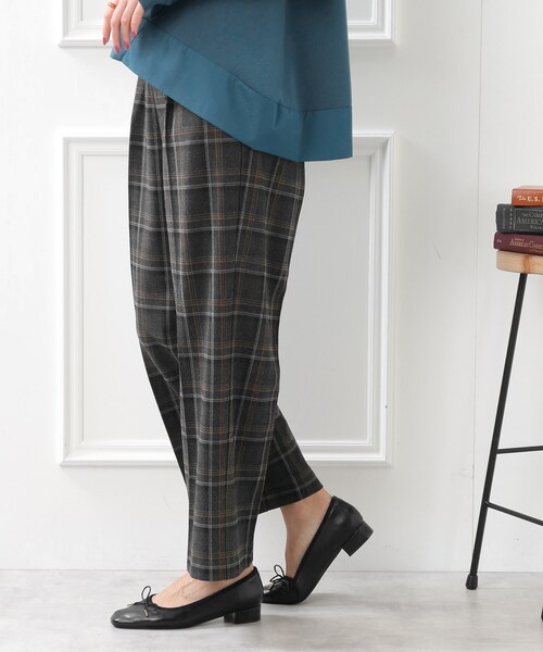 DRESKIP（ドレスキップ）の「◆【センタープレス入りですっきり】両面起毛チェックアソート ワイドパンツ（その他パンツ・レディース・グレー系その他2/ブラック系1/ネイビー系1/ブラック・03/02）」の17枚目の写真