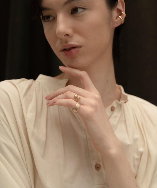 novice(ノーヴィス)の「【novice】Vintage Wide Band Ring(リング・レディース・シルバー/ゴールド・FREE)」の11枚目の写真