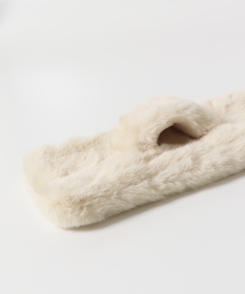 URBAN RESEARCH（アーバンリサーチ）の「フェイクファーマフラー（マフラー・レディース・ブラック/アイボリー/ブラウン・-）」の15枚目の写真