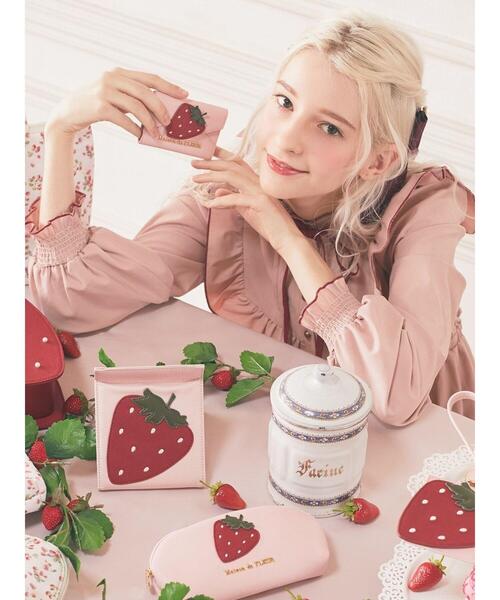 Maison de FLEUR（メゾンドフルール）の「イチゴレターキーケース