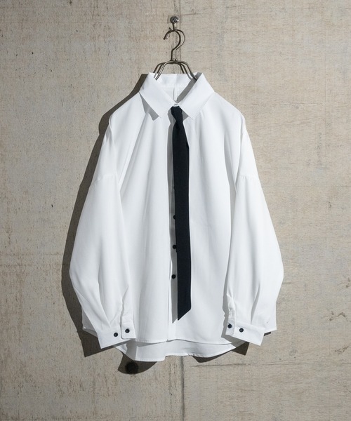 JOHN'S CLOSET（ジョンズクローゼット）の「【i】ポリストレッチネクタイ付きLSシャツ（シャツ/ブラウス・メンズ・ホワイト/チャコールグレー/ブラック・LARGE/MEDIUM/X-LARGE）」の2枚目の写真