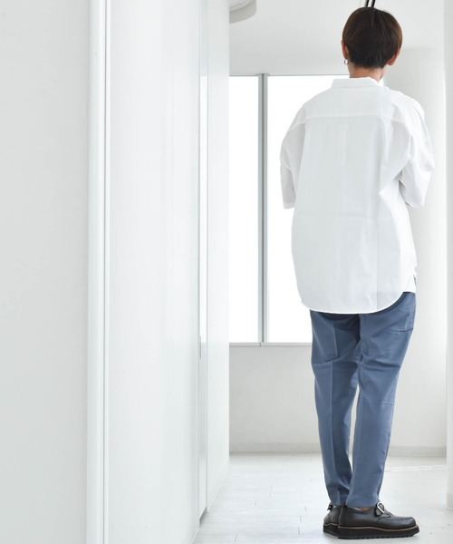 Anytime Songs(エニータイムソングス)の「綿ブロード バンドカラービッグシャツ(シャツ/ブラウス・メンズ・ホワイト/サックスブルー系/グリーン/ホワイト系その他/イエロー/ラベンダー/グリーン系その他/サックスブルー/グレイッシュベージュ/ブラック/ブラック系その他・MEDIUM/LARGE/X-LARGE)」の19枚目の写真