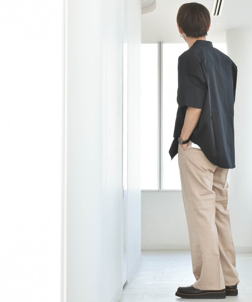 Anytime Songs(エニータイムソングス)の「綿ブロード バンドカラービッグシャツ(シャツ/ブラウス・メンズ・ホワイト/サックスブルー系/グリーン/ホワイト系その他/イエロー/ラベンダー/グリーン系その他/サックスブルー/グレイッシュベージュ/ブラック/ブラック系その他・MEDIUM/LARGE/X-LARGE)」の13枚目の写真