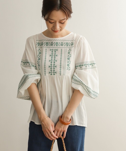 URBAN RESEARCH DOORS（アーバンリサーチドアーズ）の「クロスステッチ刺繍楊柳ブラウス（シャツ/ブラウス・レディース・チャコールグレー/グレー/ホワイト・MEDIUM）」の5枚目の写真