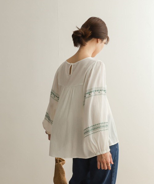 URBAN RESEARCH DOORS（アーバンリサーチドアーズ）の「クロスステッチ刺繍楊柳ブラウス（シャツ/ブラウス・レディース・チャコールグレー/グレー/ホワイト・MEDIUM）」の9枚目の写真