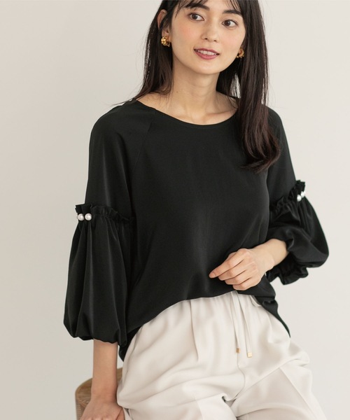 OPAQUE.CLIP（オペークドットクリップ）の「◆パール調ボタンスリーブサテンブラウス【洗濯機洗い可】（シャツ/ブラウス・レディース・ブラック/イエロー系その他/ライトグレー/グリーン系・36/38/40）」の5枚目の写真