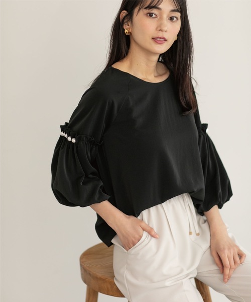 OPAQUE.CLIP（オペークドットクリップ）の「◆パール調ボタンスリーブサテンブラウス【洗濯機洗い可】（シャツ/ブラウス・レディース・ブラック/イエロー系その他/ライトグレー/グリーン系・36/38/40）」の7枚目の写真