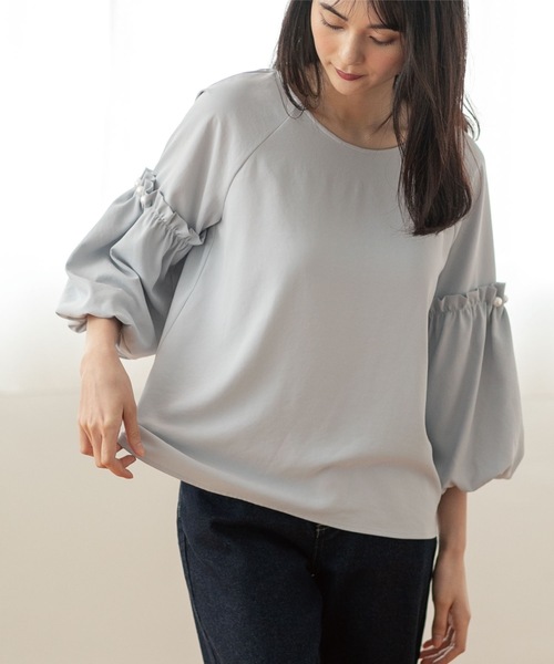 OPAQUE.CLIP（オペークドットクリップ）の「◆パール調ボタンスリーブサテンブラウス【洗濯機洗い可】（シャツ/ブラウス・レディース・ブラック/イエロー系その他/ライトグレー/グリーン系・36/38/40）」の13枚目の写真