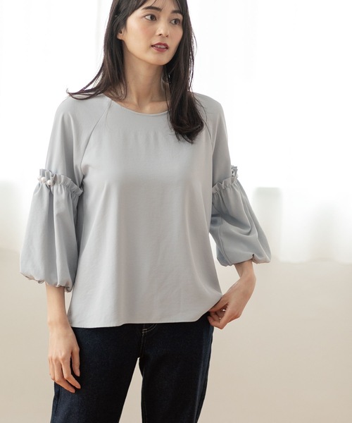 OPAQUE.CLIP（オペークドットクリップ）の「◆パール調ボタンスリーブサテンブラウス【洗濯機洗い可】（シャツ/ブラウス・レディース・ブラック/イエロー系その他/ライトグレー/グリーン系・36/38/40）」の14枚目の写真