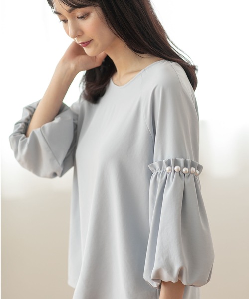 OPAQUE.CLIP（オペークドットクリップ）の「◆パール調ボタンスリーブサテンブラウス【洗濯機洗い可】（シャツ/ブラウス・レディース・ブラック/イエロー系その他/ライトグレー/グリーン系・36/38/40）」の17枚目の写真