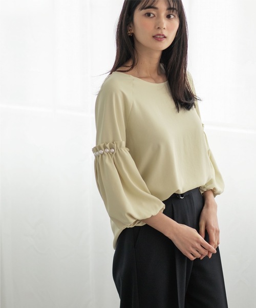 OPAQUE.CLIP（オペークドットクリップ）の「◆パール調ボタンスリーブサテンブラウス【洗濯機洗い可】（シャツ/ブラウス・レディース・ブラック/イエロー系その他/ライトグレー/グリーン系・36/38/40）」の20枚目の写真