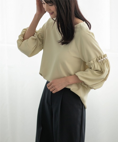 OPAQUE.CLIP（オペークドットクリップ）の「◆パール調ボタンスリーブサテンブラウス【洗濯機洗い可】（シャツ/ブラウス・レディース・ブラック/イエロー系その他/ライトグレー/グリーン系・36/38/40）」の21枚目の写真