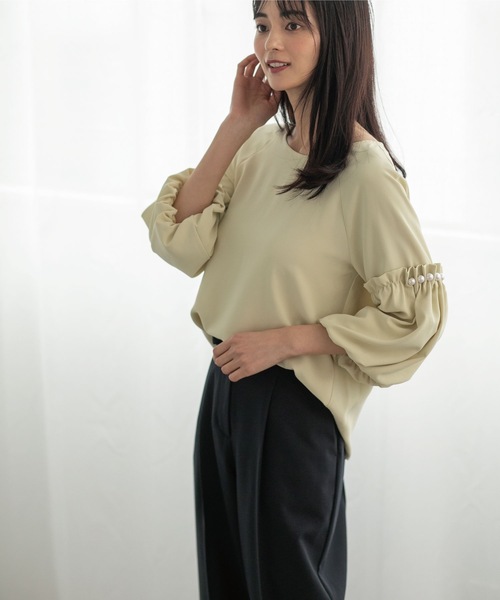 OPAQUE.CLIP（オペークドットクリップ）の「◆パール調ボタンスリーブサテンブラウス【洗濯機洗い可】（シャツ/ブラウス・レディース・ブラック/イエロー系その他/ライトグレー/グリーン系・36/38/40）」の22枚目の写真