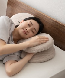 EMOOR（エムール）の「横向き寝で手が入れられる枕（寝具・キッズ）」