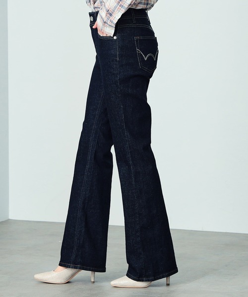 EDWIN（エドウィン）の「EDWIN LADIES インターナショナルベーシック ブーツカットデニムパンツ（デニムパンツ・レディース・インディゴブルー/ダークインディゴブルー/ライトインディゴブルー・29/30/31/34/28/32/33）」の13枚目の写真