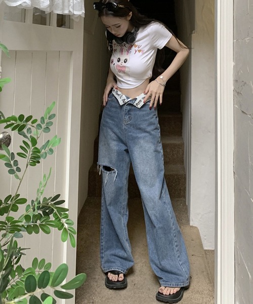 meJane(ミージェーン)の「ロールハイウエストロゴデニムパンツ(デニムパンツ・レディース・ブルー・S/M/L)」の2枚目の写真
