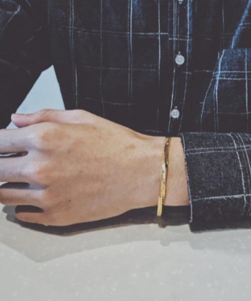 REBALANCE(リバランス)の「メンズツイストバングル(バングル/リストバンド・メンズ・A/D/C/B・FREE)」の4枚目の写真