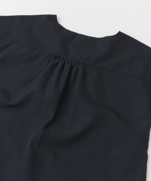 URBAN RESEARCH DOORS（アーバンリサーチドアーズ）の「『UR TECH Smart Linen Touch』レイヤードフレンチブラウス（シャツ/ブラウス・レディース・ベージュ系その他/ネイビー・MEDIUM）」の15枚目の写真