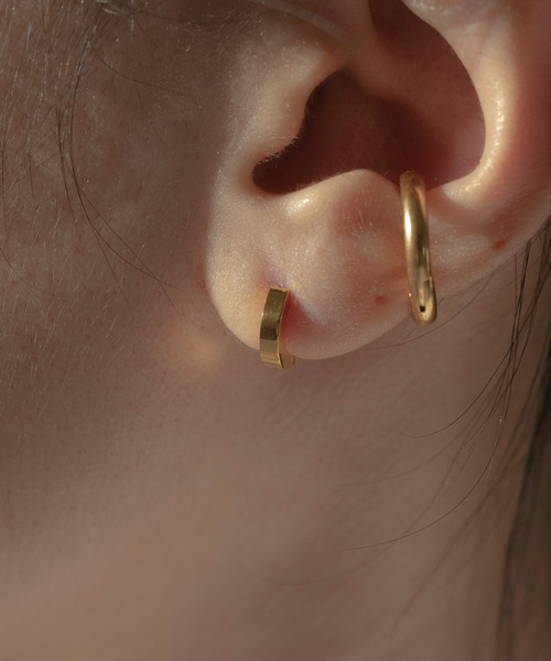 novice（ノーヴィス）の「【novice】Hinged Mini Hoop Pierce［Stainless］（ピアス（両耳用）・レディース・シルバー/ゴールド・FREE）」の2枚目の写真