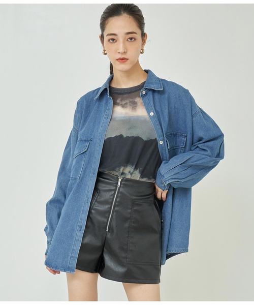 ANAP(アナップ)の「デニムオーバーサイズシャツ(シャツ/ブラウス・レディース・スミクロ/ブルー・FREE)」の17枚目の写真