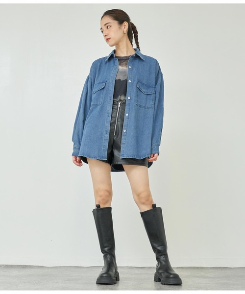 ANAP(アナップ)の「デニムオーバーサイズシャツ(シャツ/ブラウス・レディース・スミクロ/ブルー・FREE)」の18枚目の写真