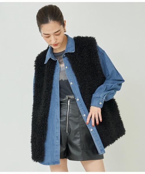 ANAP(アナップ)の「デニムオーバーサイズシャツ(シャツ/ブラウス・レディース・スミクロ/ブルー・FREE)」の4枚目の写真