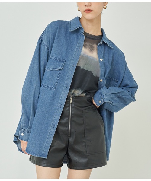 ANAP(アナップ)の「デニムオーバーサイズシャツ(シャツ/ブラウス・レディース・スミクロ/ブルー・FREE)」の6枚目の写真