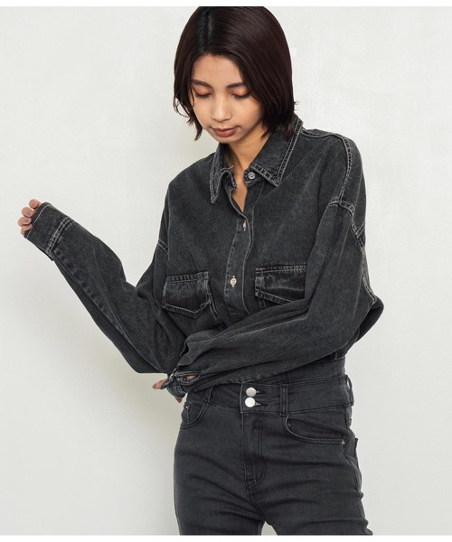 ANAP(アナップ)の「デニムオーバーサイズシャツ(シャツ/ブラウス・レディース・スミクロ/ブルー・FREE)」の10枚目の写真