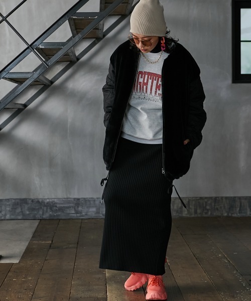 GEVS.（ジェイヴィス）の「＜大きいサイズ＞ ロゴプリント裏起毛プルオーバー GEVS.（スウェット・レディース・オートミール/ブラック・4L/LL/5L/L/3L）」の22枚目の写真