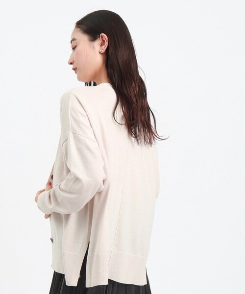 OPAQUE.CLIP（オペークドットクリップ）の「◆Vネックワイドニットカーディガン【洗濯機洗い可】（カーディガン/ボレロ・レディース・ブラック/ピンク系/ナチュラル/ブルー・42/36/40/38）」の12枚目の写真