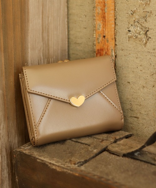 florist（フローリスト）の「シンプルハートチャームレターウォレット（財布・レディース・ブラック/スカイブルー/セージグリーン/グレイッシュベージュ/アッシュブラウン/オレンジ/グリーン/ピンク・FREE）」の3枚目の写真