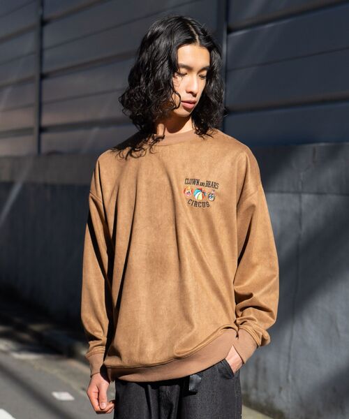 UNIIT(ユニット)の「【UNIIT/ユニット】フェイクスエード ワンポイント刺繍 クルーネック スウェット トレーナー(スウェット・メンズ・アイボリー/チャコールグレー/ブラウン・MEDIUM/LARGE)」の5枚目の写真