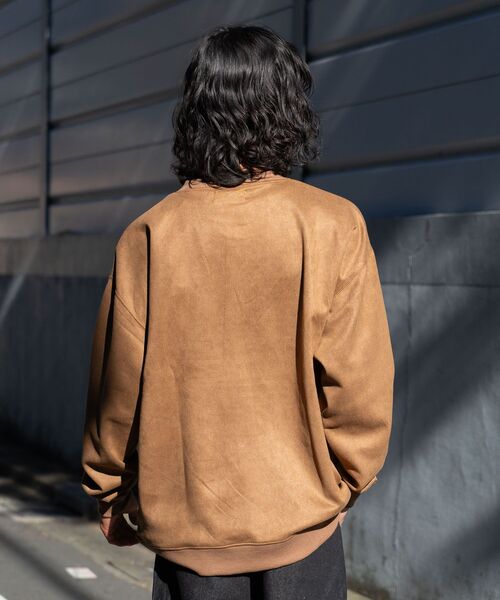 UNIIT(ユニット)の「【UNIIT/ユニット】フェイクスエード ワンポイント刺繍 クルーネック スウェット トレーナー(スウェット・メンズ・アイボリー/チャコールグレー/ブラウン・MEDIUM/LARGE)」の20枚目の写真