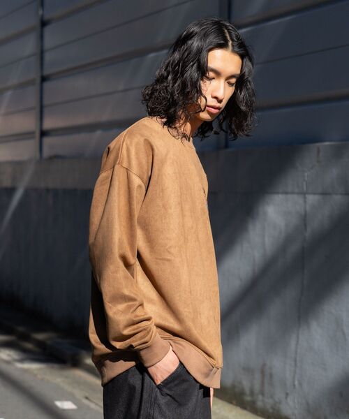 UNIIT(ユニット)の「【UNIIT/ユニット】フェイクスエード ワンポイント刺繍 クルーネック スウェット トレーナー(スウェット・メンズ・アイボリー/チャコールグレー/ブラウン・MEDIUM/LARGE)」の19枚目の写真