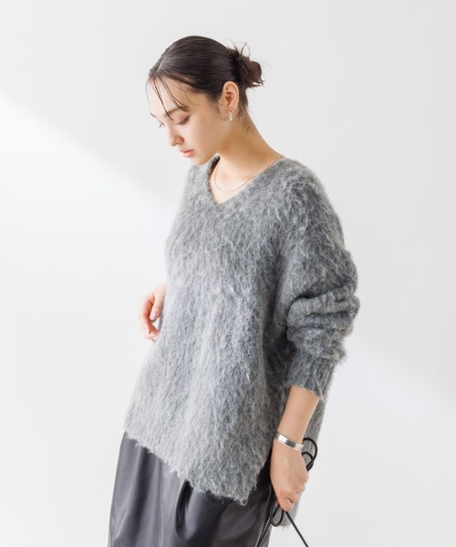 Rouge vif（ルージュヴィフ）の「【一部店舗限定】シャギーフォルムVネックニット（ニット/セーター・レディース・アイボリー/チャコールグレー/ベージュ・フリー）」の8枚目の写真