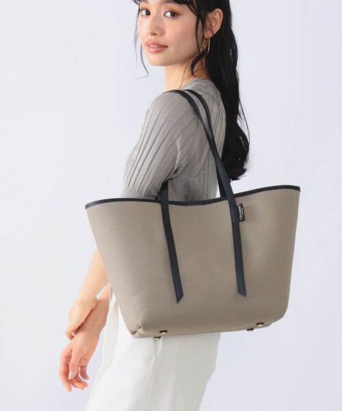 VIOLAd'ORO（ヴィオラドーロ）の「VIOLAd’ORO × Demi-Luxe BEAMS / 別注 コットンキャンバス ショルダ―バッグ（トートバッグ・レディース・ブラック系その他3・ONE SIZE）」の2枚目の写真