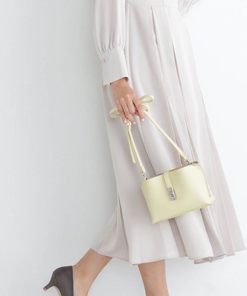 NATURAL BEAUTY BASIC（ナチュラルビューティーベーシック）の「◇【Oggi掲載】ライトウォレットショルダー（ショルダーバッグ・レディース・ホワイト/ブラック/イエロー/ブルー/グレイッシュベージュ・ﾌﾘ-）」の5枚目の写真