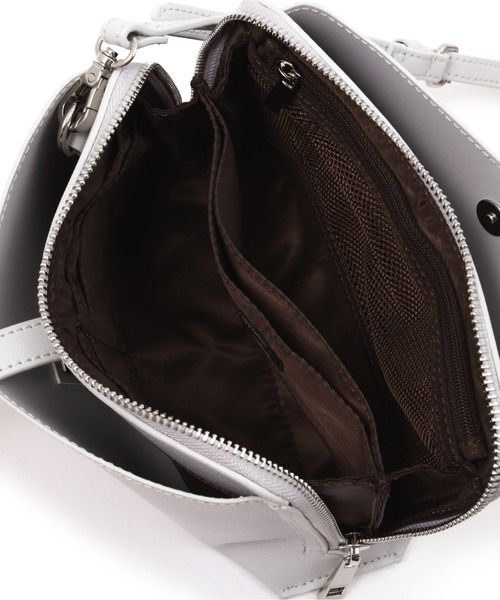 NATURAL BEAUTY BASIC（ナチュラルビューティーベーシック）の「◇【Oggi掲載】ライトウォレットショルダー（ショルダーバッグ・レディース・ホワイト/ブラック/イエロー/ブルー/グレイッシュベージュ・ﾌﾘ-）」の8枚目の写真