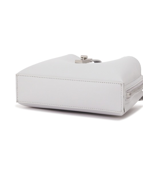 NATURAL BEAUTY BASIC（ナチュラルビューティーベーシック）の「◇【Oggi掲載】ライトウォレットショルダー（ショルダーバッグ・レディース・ホワイト/ブラック/イエロー/ブルー/グレイッシュベージュ・ﾌﾘ-）」の13枚目の写真