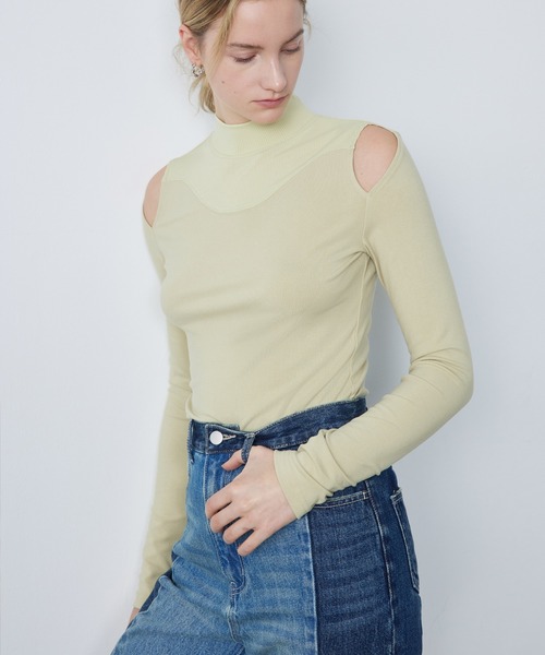 ELOOPS(イーループス)の「【ELOOPS】カッティングバイカラーハイネックカットソー(Tシャツ/カットソー・レディース・クリアブルー/ライム/ブラック・M/S/L)」の2枚目の写真