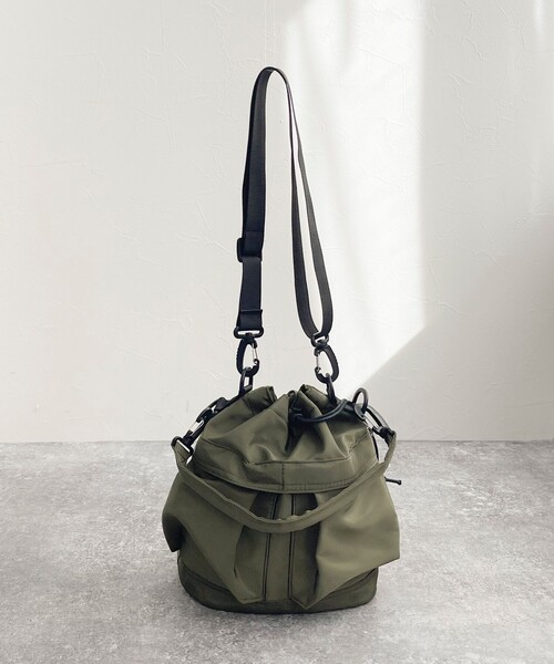 fredy emue（フレディエミュ）の「2ポケ2WAY巾着バッグ（ショルダーバッグ・レディース・オリーブ/ブラック/ベージュ・FREE）」の10枚目の写真