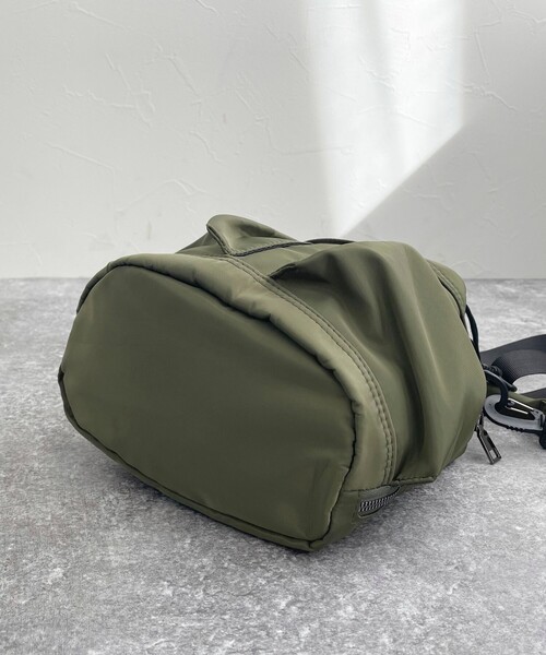 fredy emue（フレディエミュ）の「2ポケ2WAY巾着バッグ（ショルダーバッグ・レディース・オリーブ/ブラック/ベージュ・FREE）」の15枚目の写真