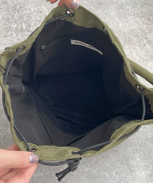 fredy emue（フレディエミュ）の「2ポケ2WAY巾着バッグ（ショルダーバッグ・レディース・オリーブ/ブラック/ベージュ・FREE）」の19枚目の写真