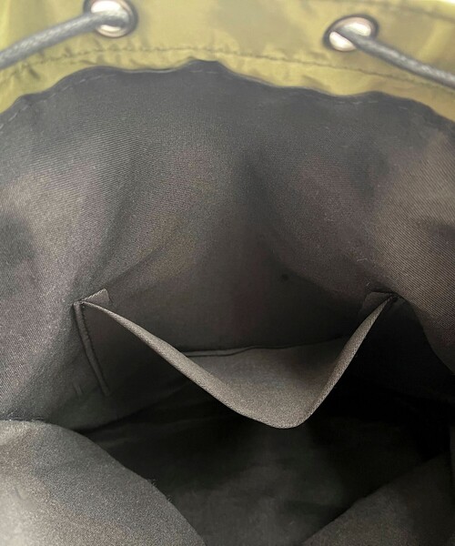 fredy emue（フレディエミュ）の「2ポケ2WAY巾着バッグ（ショルダーバッグ・レディース・オリーブ/ブラック/ベージュ・FREE）」の6枚目の写真