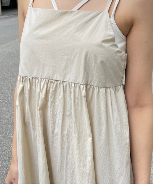 Meli rich（メリーリッチ）の「レースアップナイロンフレアキャミワンピース（ワンピース・レディース・グリーン/アイボリー・MEDIUM）」の13枚目の写真