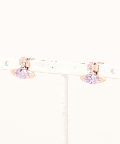 Vivienne Westwood(ヴィヴィアンウエストウッド)の「ALLIE EARRINGS(ピアス(両耳用)・レディース・ゴールド系その他2/シルバー系その他/ゴールド系その他/ブラック・FREE)」の4枚目の写真