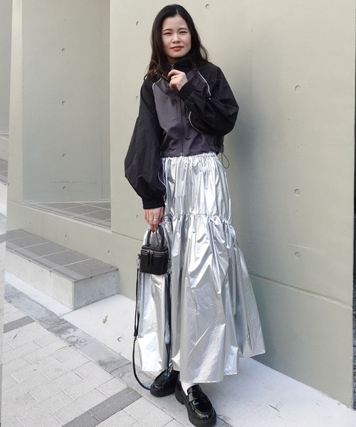 CORNERS(コーナーズ)の「ナイロンショート丈バイカラートラックジャケット(ブルゾン・レディース・チャコールグレー/ホワイト/ベージュ系その他/ベージュ・M)」の9枚目の写真
