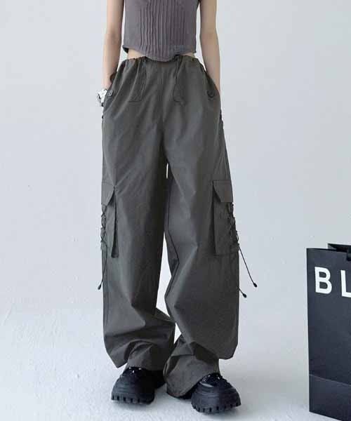 NANEA(ナネア)の「ドローコードワイドカーゴパンツ(カーゴパンツ・レディース・ベージュ/グレー・SMALL/MEDIUM)」の2枚目の写真