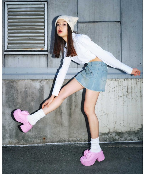 crocs（クロックス）の「crocs Siren Bow Clog / クロックス サイレン ボウ クロッグ（サンダル・レディース・ピンク・25.0cm/24.0cm/23.0cm/22.0cm）」の7枚目の写真